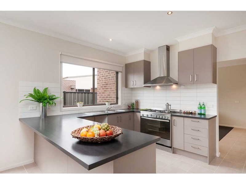 24 Thorngrove Avenue, Craigieburn VIC 3064