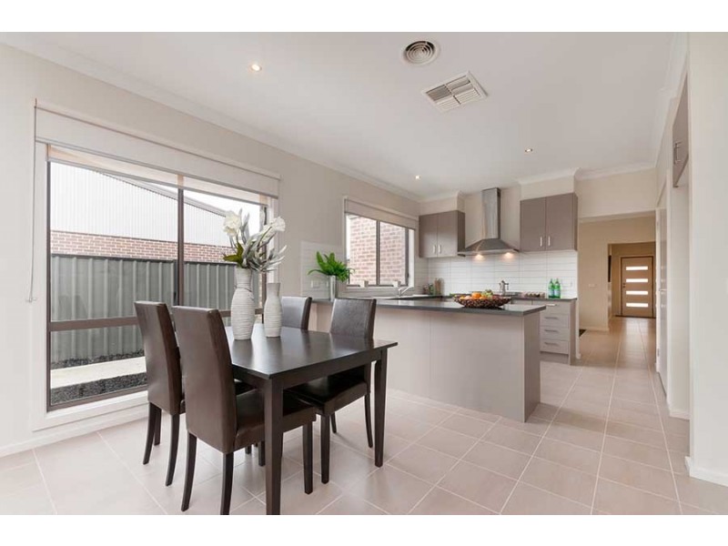 24 Thorngrove Avenue, Craigieburn VIC 3064