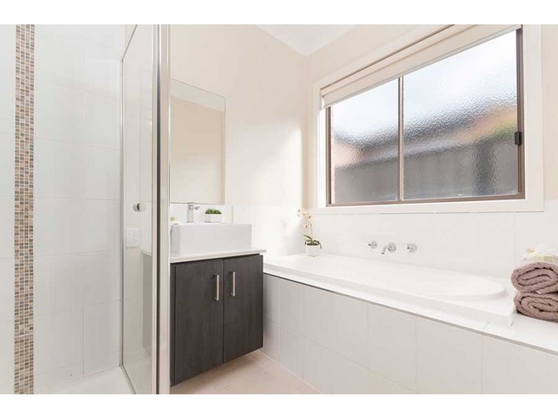 24 Thorngrove Avenue, Craigieburn VIC 3064