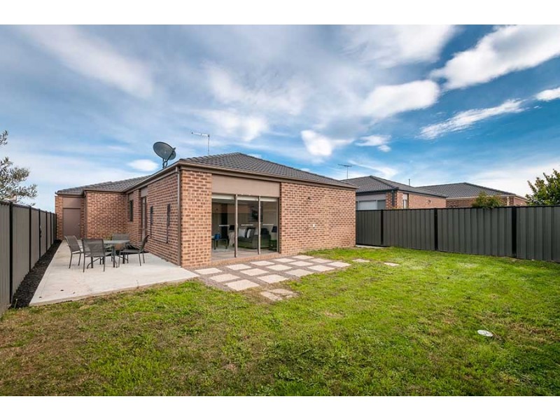 24 Thorngrove Avenue, Craigieburn VIC 3064