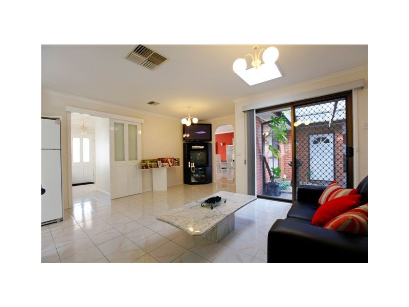 32 Amesbury Avenue, Craigieburn VIC 3064