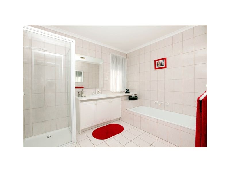 32 Amesbury Avenue, Craigieburn VIC 3064