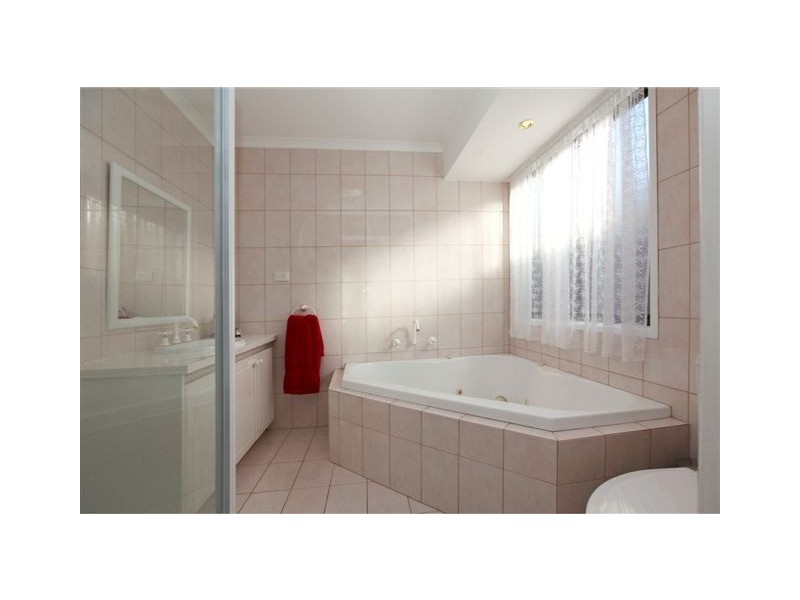 32 Amesbury Avenue, Craigieburn VIC 3064