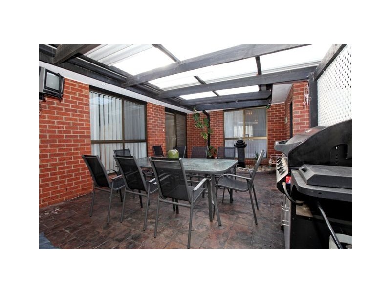 32 Amesbury Avenue, Craigieburn VIC 3064