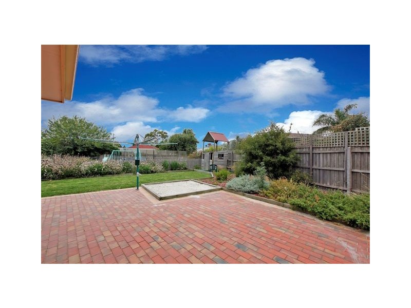 42 Field Street, Craigieburn VIC 3064