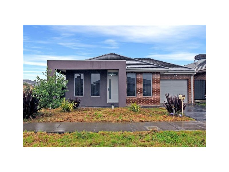 8 Waterway Street, Craigieburn VIC 3064