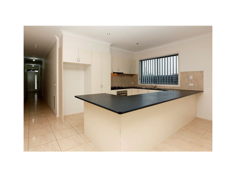 8 Waterway Street, Craigieburn VIC 3064