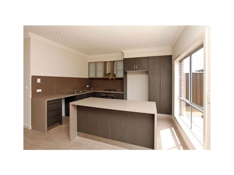 9 Clarendon Street, Craigieburn VIC 3064