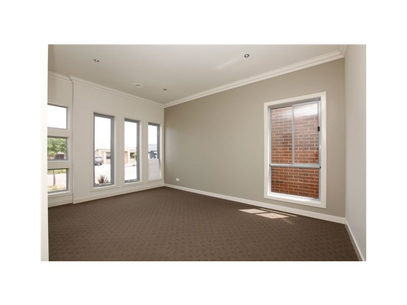 9 Clarendon Street, Craigieburn VIC 3064