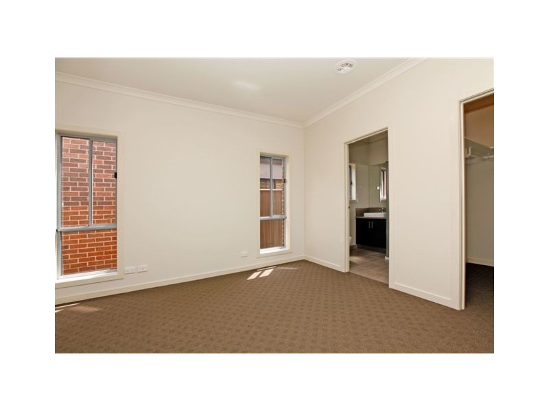 9 Clarendon Street, Craigieburn VIC 3064