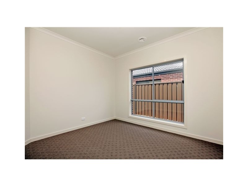 9 Clarendon Street, Craigieburn VIC 3064