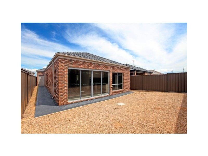 9 Clarendon Street, Craigieburn VIC 3064