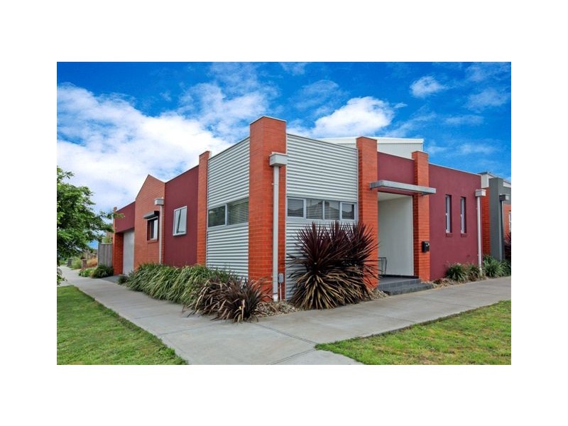 1 Tiree Lane, Craigieburn VIC 3064