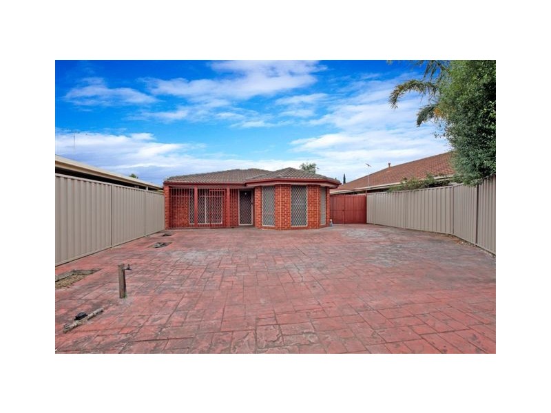 7 Flowers Close, Roxburgh Park VIC 3064