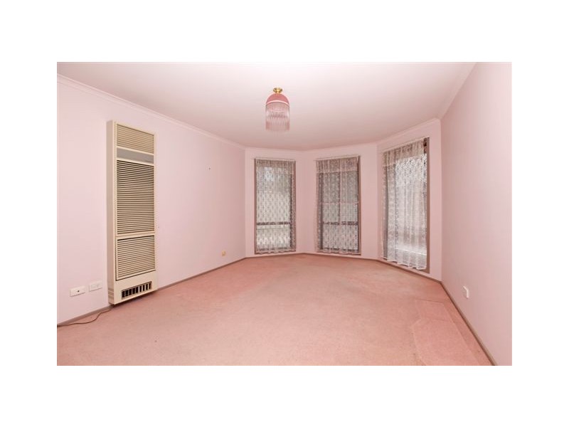 7 Flowers Close, Roxburgh Park VIC 3064