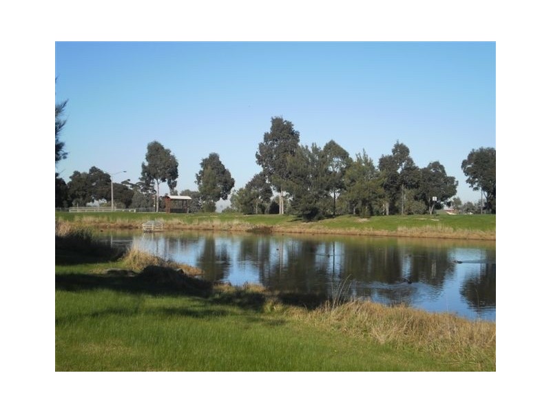 7 Flowers Close, Roxburgh Park VIC 3064