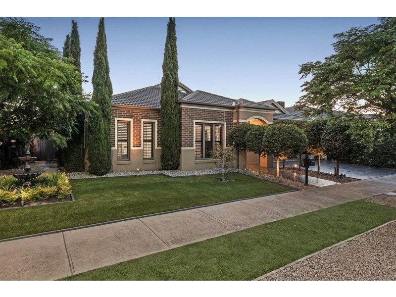 18 Gainsborough Drive, Craigieburn VIC 3064