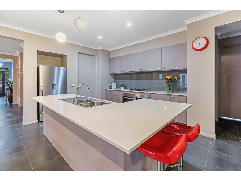 18 Gainsborough Drive, Craigieburn VIC 3064