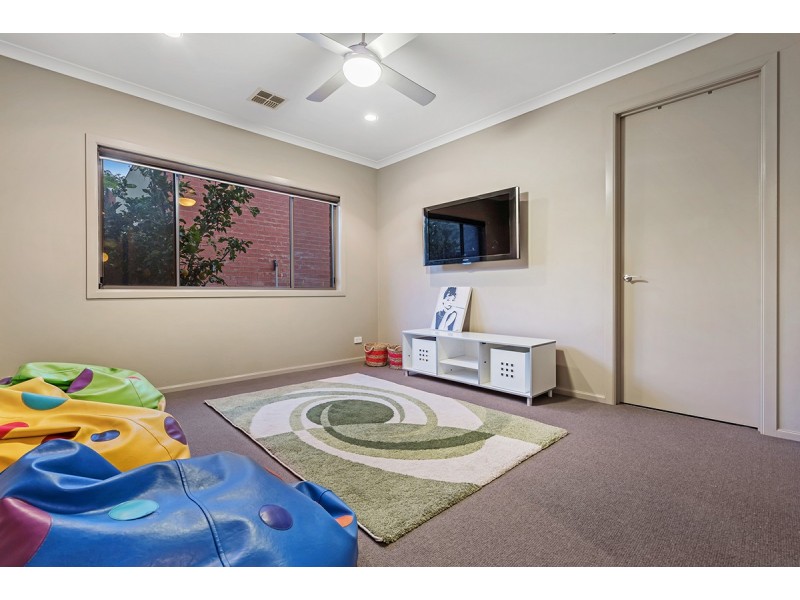 18 Gainsborough Drive, Craigieburn VIC 3064