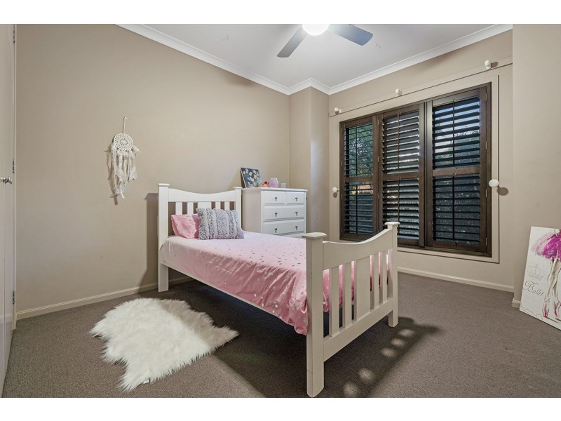 18 Gainsborough Drive, Craigieburn VIC 3064