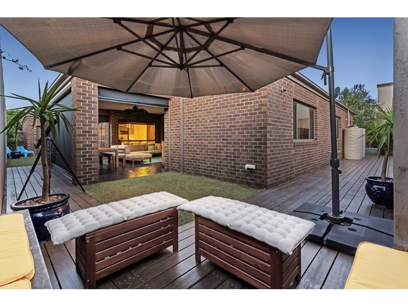 18 Gainsborough Drive, Craigieburn VIC 3064