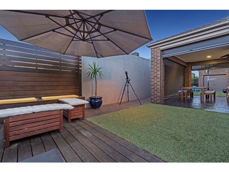 18 Gainsborough Drive, Craigieburn VIC 3064