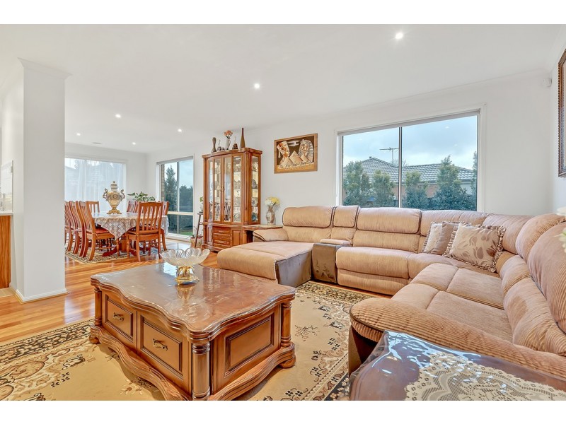 8 Strathallan Grove, Craigieburn VIC 3064