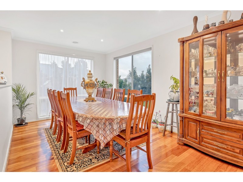 8 Strathallan Grove, Craigieburn VIC 3064