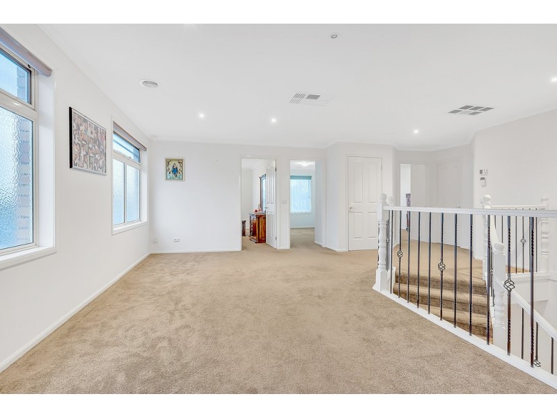 8 Strathallan Grove, Craigieburn VIC 3064