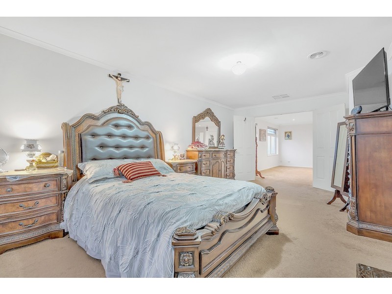 8 Strathallan Grove, Craigieburn VIC 3064