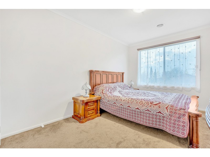 8 Strathallan Grove, Craigieburn VIC 3064