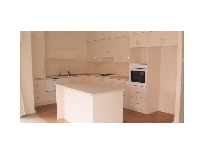 24 Branchilly Drive, Roxburgh Park VIC 3064