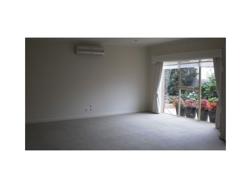 24 Branchilly Drive, Roxburgh Park VIC 3064