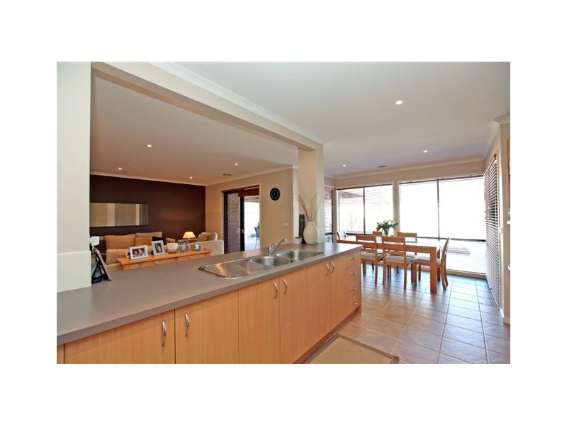 16 Mosman Way, Craigieburn VIC 3064