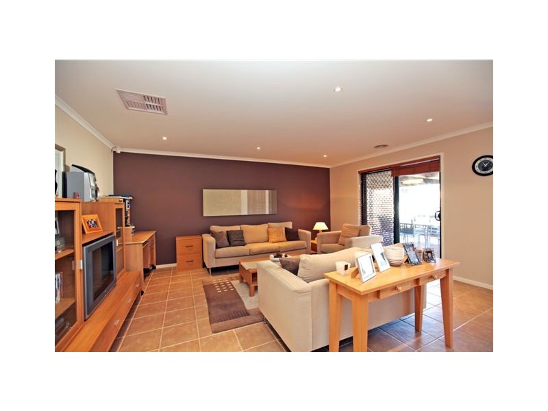 16 Mosman Way, Craigieburn VIC 3064