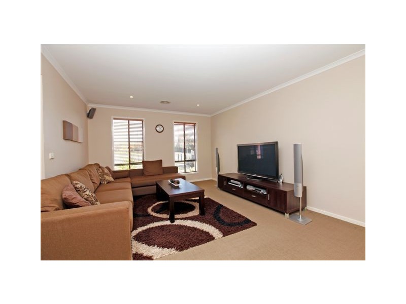 16 Mosman Way, Craigieburn VIC 3064