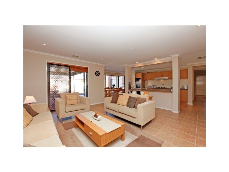 16 Mosman Way, Craigieburn VIC 3064