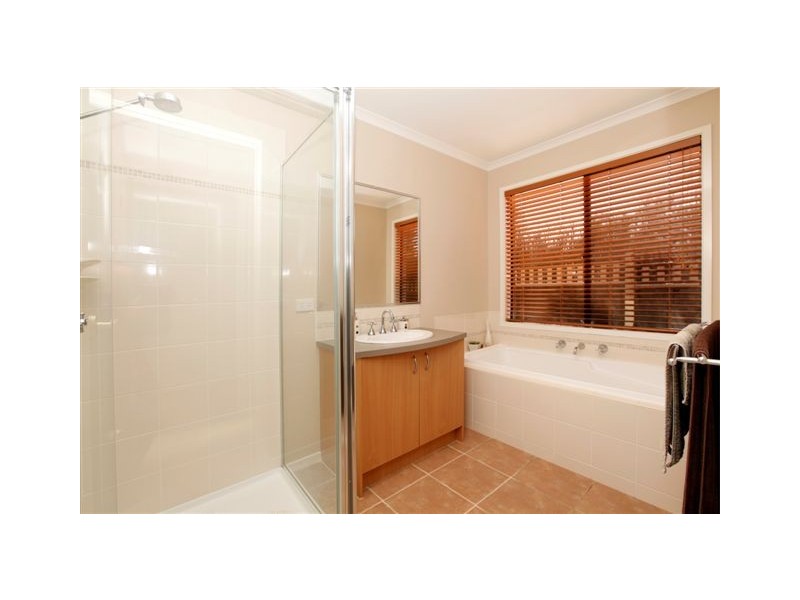 16 Mosman Way, Craigieburn VIC 3064