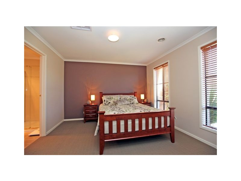 16 Mosman Way, Craigieburn VIC 3064