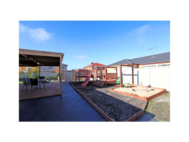 16 Mosman Way, Craigieburn VIC 3064