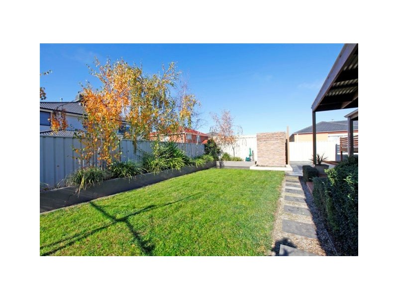 16 Mosman Way, Craigieburn VIC 3064