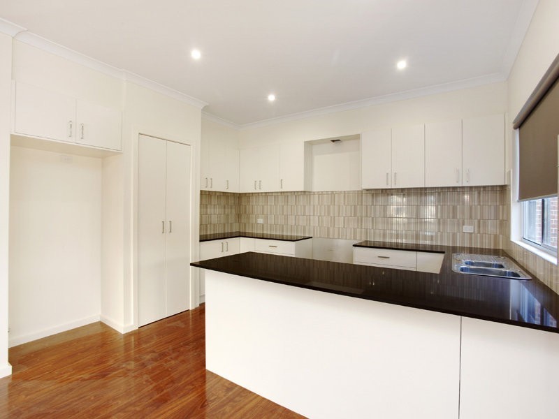 4  Grattan Grove, Craigieburn VIC 3064
