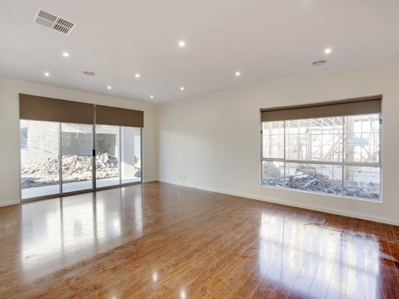 4  Grattan Grove, Craigieburn VIC 3064