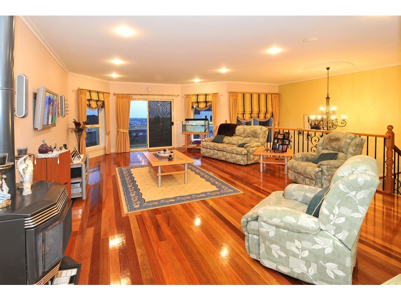 18 Excelsior Heights, Craigieburn VIC 3064