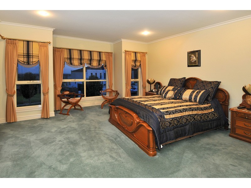 18 Excelsior Heights, Craigieburn VIC 3064