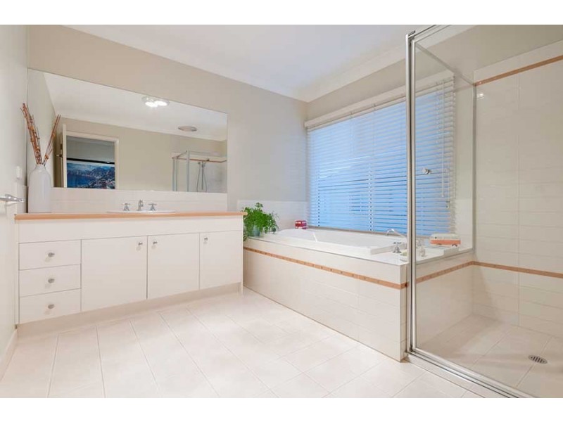 15 Parkside Rise, Craigieburn VIC 3064