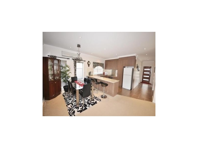16           Brighton Place, Craigieburn VIC 3064