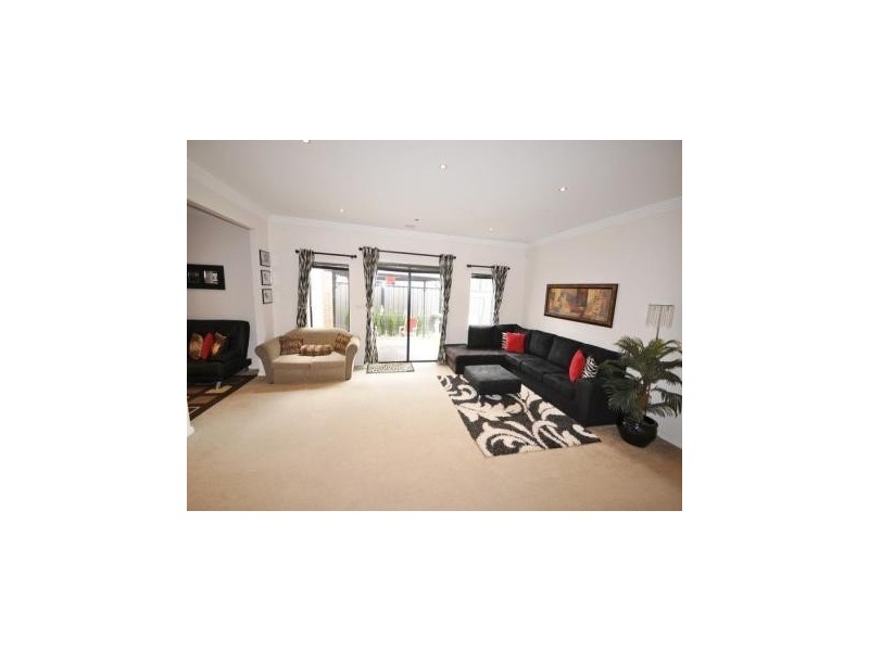 16           Brighton Place, Craigieburn VIC 3064
