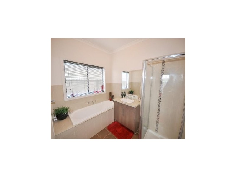 16           Brighton Place, Craigieburn VIC 3064