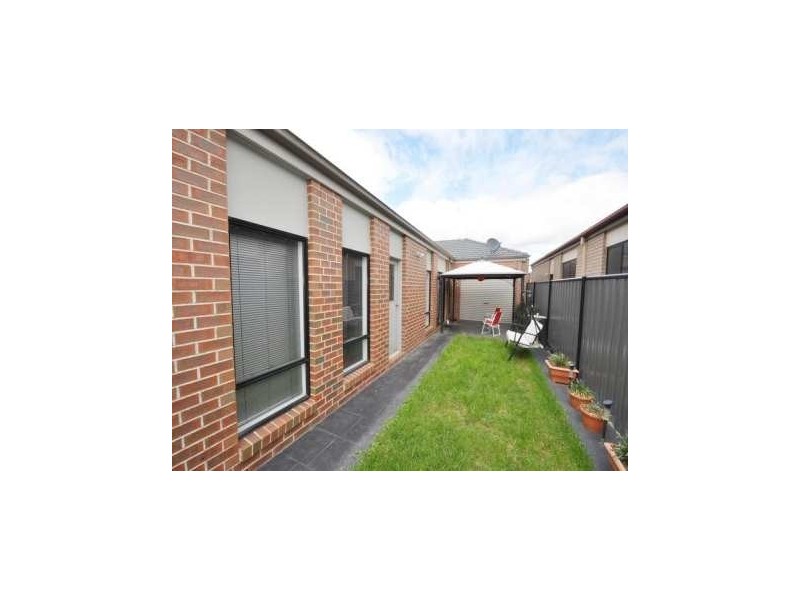 16           Brighton Place, Craigieburn VIC 3064